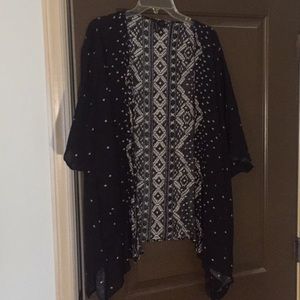 BLACK AND WHITE BOHO KIMONO